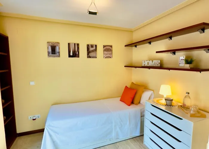 Habitacion En El Corazon De Alicante Con Vista Jardin
