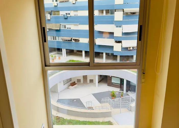 Habitacion En El Corazon De Alicante Con Vista Jardin